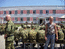 Сзади выступают "Чёрные береты"
